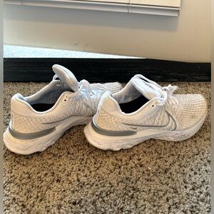Nike React Infinity Flyknit shoes white womans sz 8.5 fair cond used has flaws
